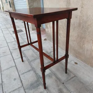 Mesa antigua madera estilo modernista