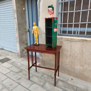 Mesa antigua madera estilo modernista