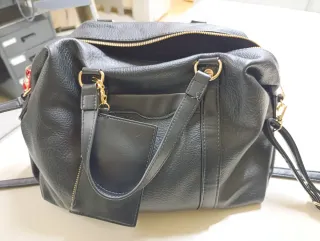 Bolso negro de piel sintética