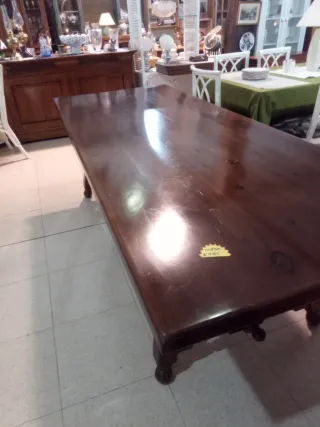 Mesa de comedor grande de madera