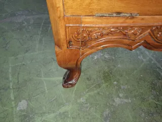 Mueble bar antiguo tallado a mano