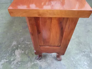 Mueble bar antiguo tallado a mano