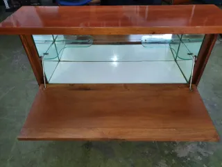 Mueble bar antiguo tallado a mano