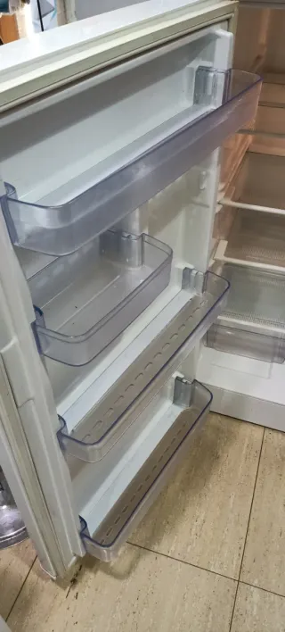 Nevera HAIER Blanca 140 x 55 x 58