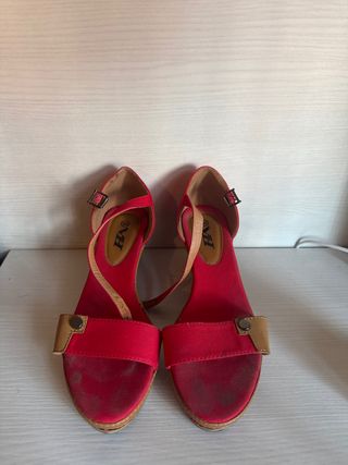 Sandalias rojas y marrones talla 38
