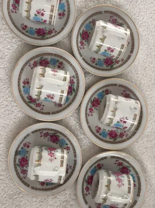 JUEGO CAFÉ: 6 TAZAS + 6 PLATOS PORCELANA FLORES