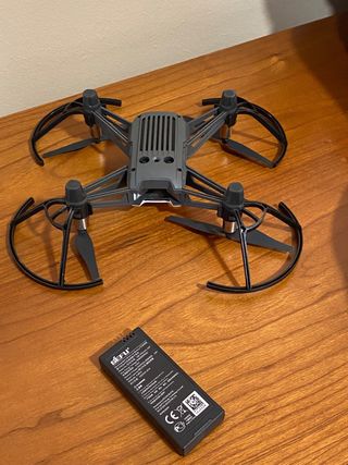 Dron Tello TLW004 - DJI  con mando Game Sir
