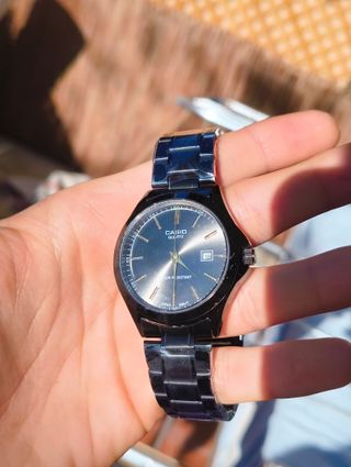 Reloj Casio Negro y Dorado Quartz Elegante