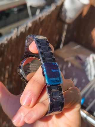Reloj Casio Negro y Dorado Quartz Elegante