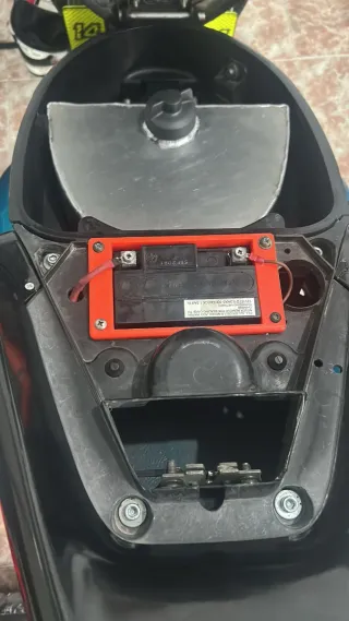 Soporte Batería Scooter de competición