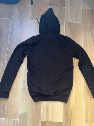 Sudadera Mckenzi negra con cremallera y capucha