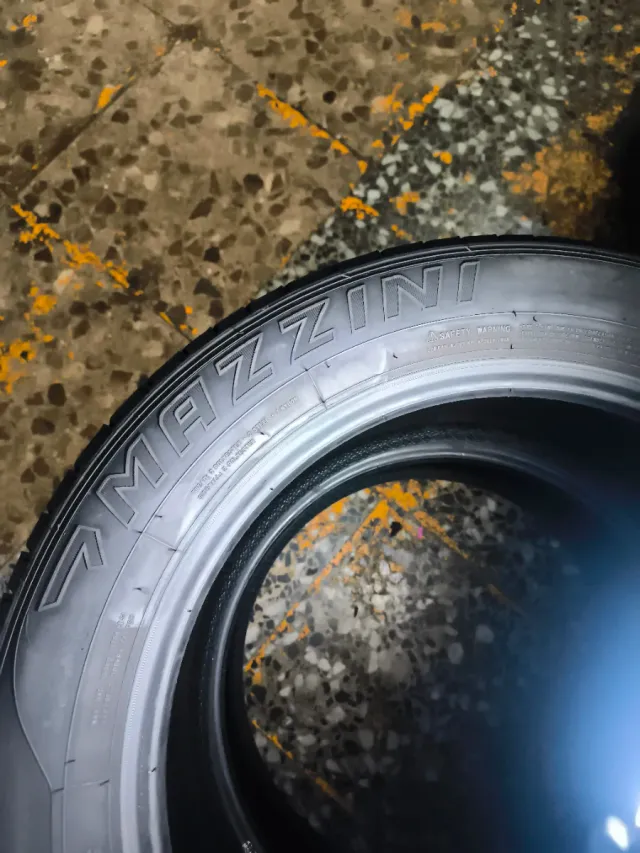 Par de neumáticos segunda mano MAZZINI