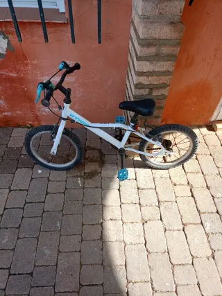 Bicicleta infantil blanca