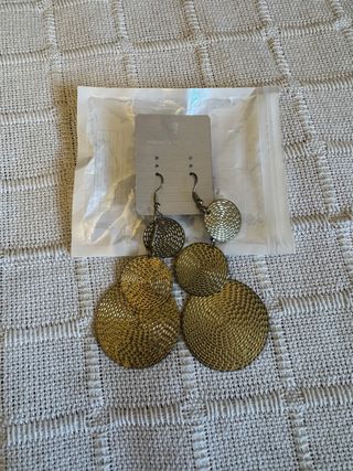 Pendientes largos dorados oscuro