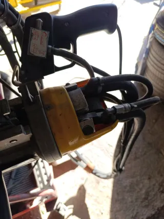 Máquina Soldar y Punto INVERTER MF funciona bien