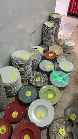Lote de platos de cerámica y porcelana