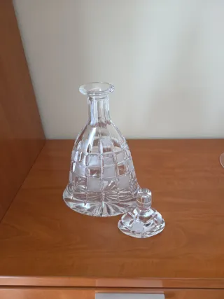 Botella de cristal tallado
