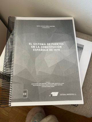 Libros 1 derecho UNED