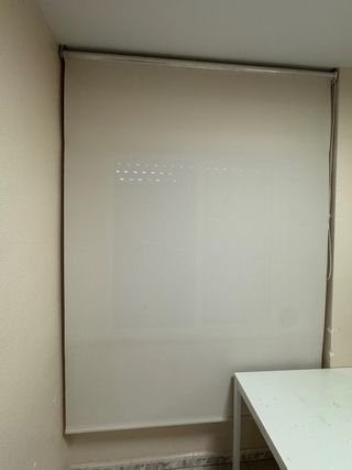 Estor enrollable beige claro