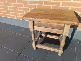 Mesilla rústica restaurada de madera maciza