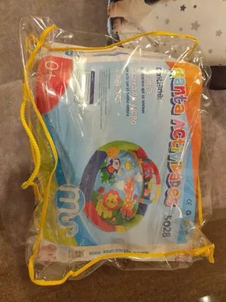 Manta de actividades para bebé con arco