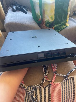 PS4 (PlayStation 4) con juegos , mando y volante