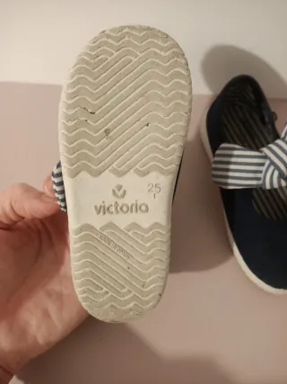 Merceditas Vitoria azul marino lazo T25