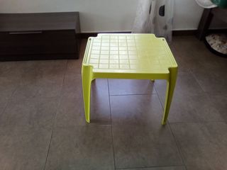 Mesa infantil verde