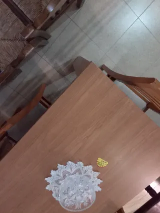 Mesa de comedor y 4 sillas