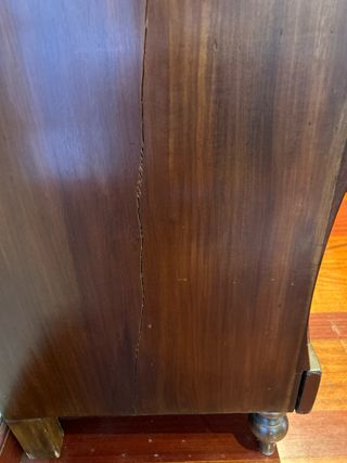 Cómoda antigua de madera