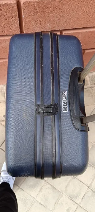 Maleta XXL 4 ruedas azul rigida marca Dustin