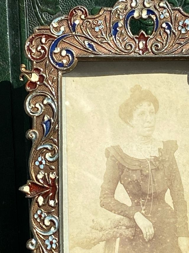 Precioso Portarretratos esmaltado XIX