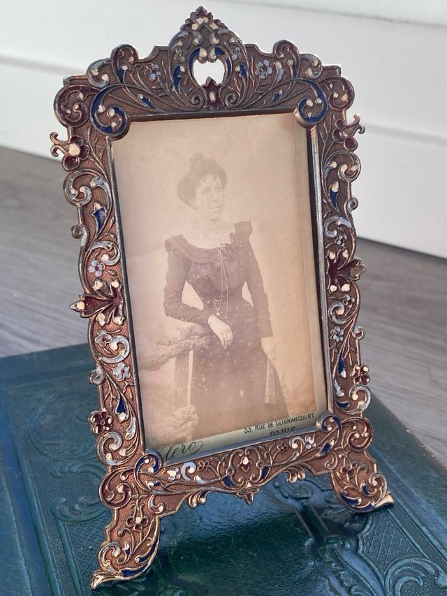 Precioso Portarretratos esmaltado XIX