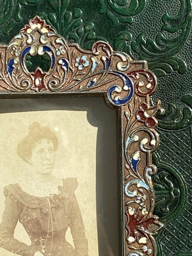 Precioso Portarretratos esmaltado XIX
