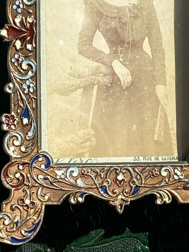 Precioso Portarretratos esmaltado XIX