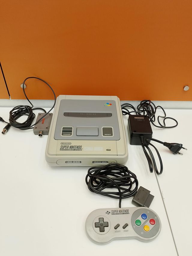 CONSOLA SUPER NINTENDO + 1MANDO + CABLE TV + CARGADOR