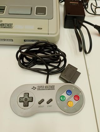 CONSOLA SUPER NINTENDO + 1MANDO + CABLE TV + CARGADOR