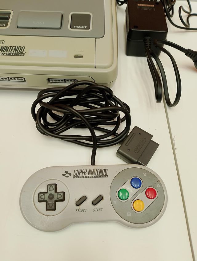 CONSOLA SUPER NINTENDO + 1MANDO + CABLE TV + CARGADOR