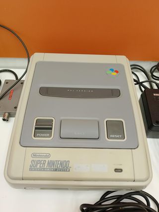 CONSOLA SUPER NINTENDO + 1MANDO + CABLE TV + CARGADOR