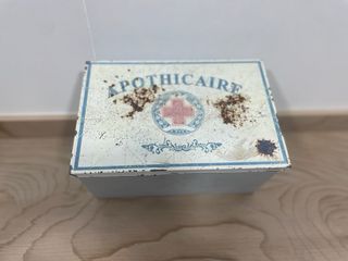 Caja botiquín vintage metal.