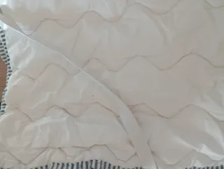 Cubre colchón cama 90 en perfecto estado.