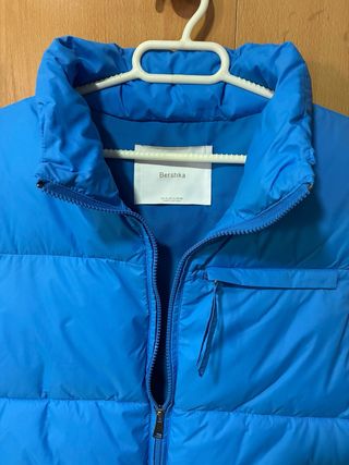 Chaleco acolchado azul sin mangas