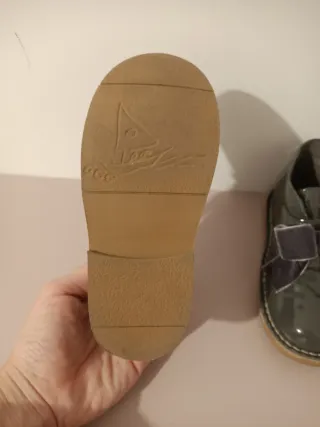 Botita charol gris niña lazo Lola Palacios. T25