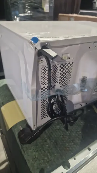 Microondas blanco Tomado - Nuevo con golpe