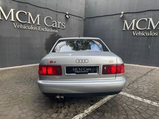 Audi S8 4.2 quattro 250 kW (340 CV)
