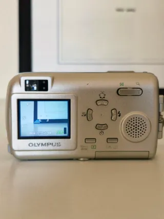 Olympus µ [mju:] 410 Digital - Pack Y2K (Metal)