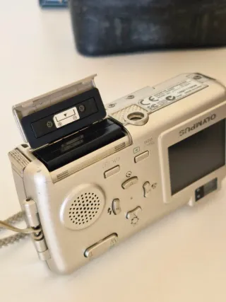 Olympus µ [mju:] 410 Digital - Pack Y2K (Metal)