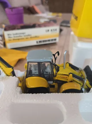 Retroexcavadora New Holland LB 115.B 1/50 ROS