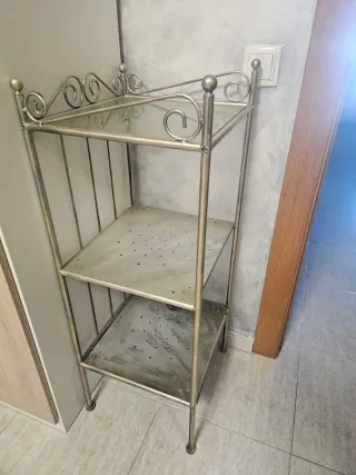 Estantería metálica con 3 baldas de cristal
