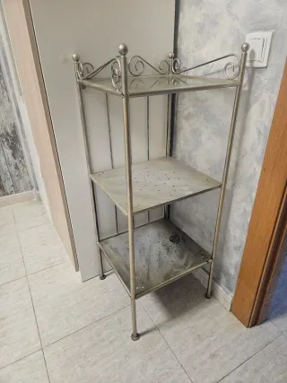 Estantería metálica con 3 baldas de cristal